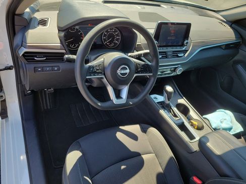 Used 2025 Nissan Altima 2.5 SV image 19