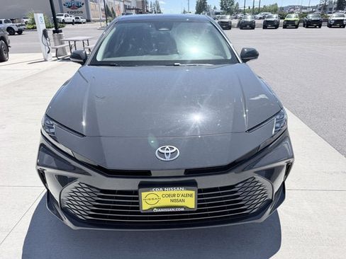 Used 2025 Toyota Camry XLE AWD/4WD image 7