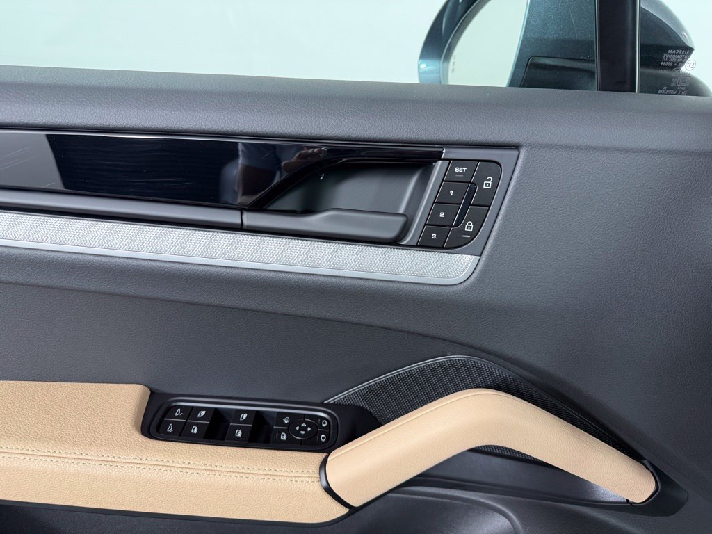 Certified 2026 Porsche Cayenne AWD/4WD image 20