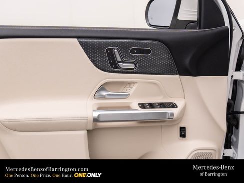 New 2025 Mercedes-Benz GLB 250 4MATIC image 16