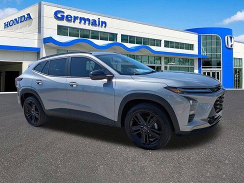 Used 2025 Chevrolet Trax ACTIV w/ Driver Confidence Package image 3