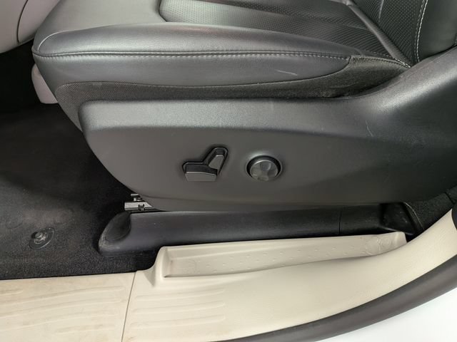 Used 2024 Chrysler Pacifica Touring-L FWD image 19