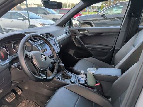 Used 2021 Volkswagen Tiguan SE R-Line AWD/4WD image 9