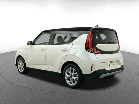 Used 2025 Kia Soul LX w/ LX Technology Package FWD image 7
