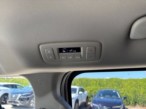Used 2026 Kia Carnival FWD image 24