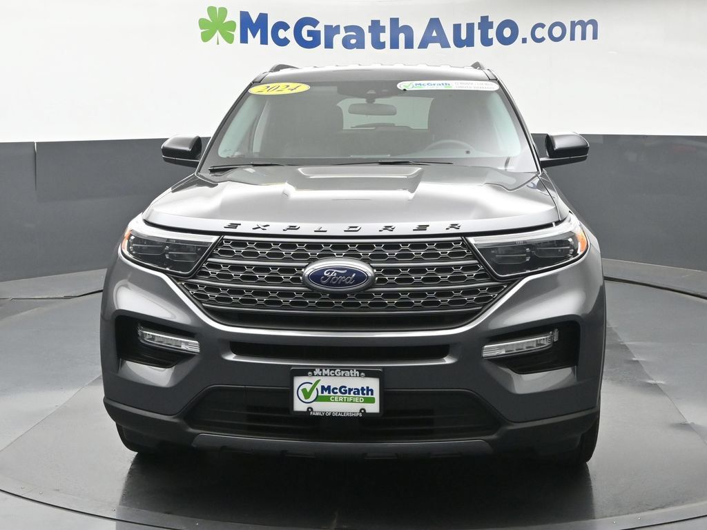 Used 2024 Ford Explorer XLT w/ Equipment Group 202A AWD/4WD image 6