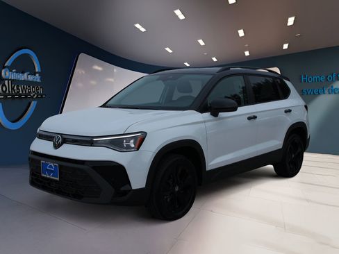 New 2026 Volkswagen Taos SE image 8