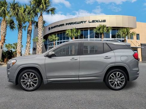 Used 2024 GMC Terrain Denali w/ Denali Premium Package AWD/4WD image 8