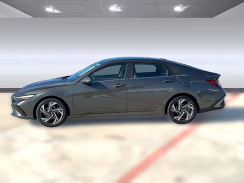 Used 2024 Hyundai Elantra Limited image 2