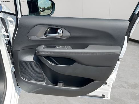 New 2026 Chrysler Voyager LX image 13