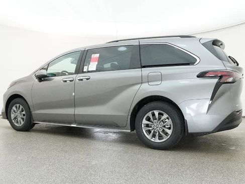 New 2026 Toyota Sienna XLE image 23