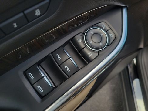 Certified 2025 Cadillac XT4 Premium Luxury FWD image 17