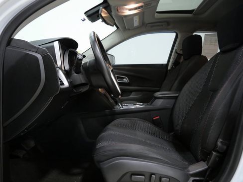 Used 2017 Chevrolet Equinox LT w/ Convenience Package image 13