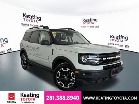 Used 2023 Ford Bronco Sport Outer Banks w/ Tech Package AWD/4WD image 2