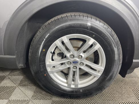 Used 2022 Ford Explorer XLT w/ Equipment Group 202A image 8