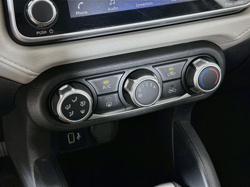 Used 2021 Nissan Versa SV FWD image 22