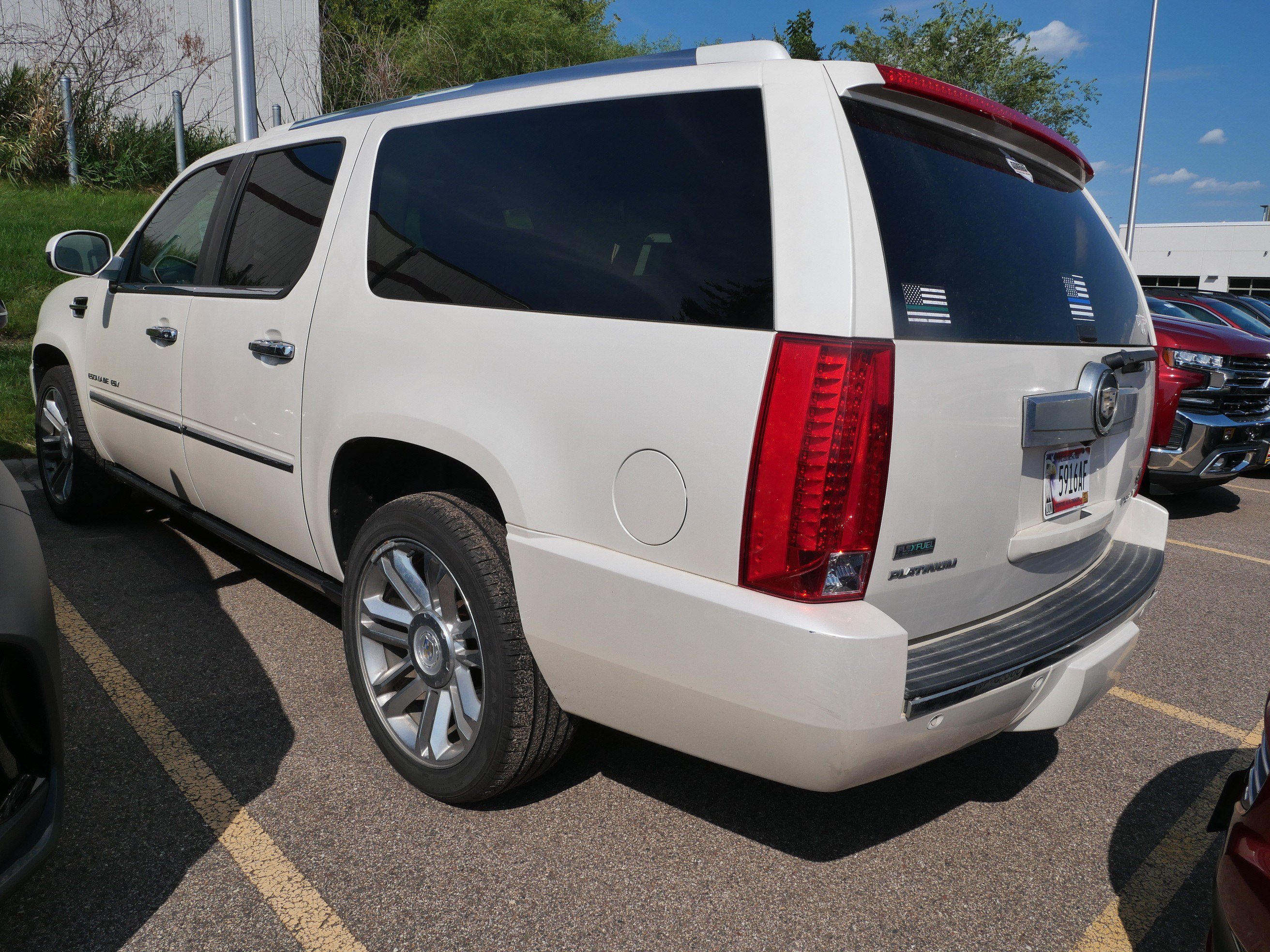 Used 2011 Cadillac Escalade ESV Platinum AWD/4WD image 5