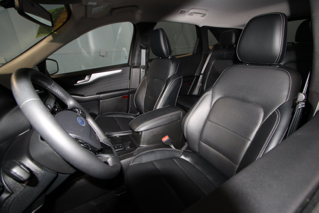 Used 2023 Ford Escape Platinum AWD/4WD image 4