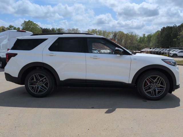 New 2026 Ford Explorer ST-Line w/ ST-Line Street Pack RWD image 3