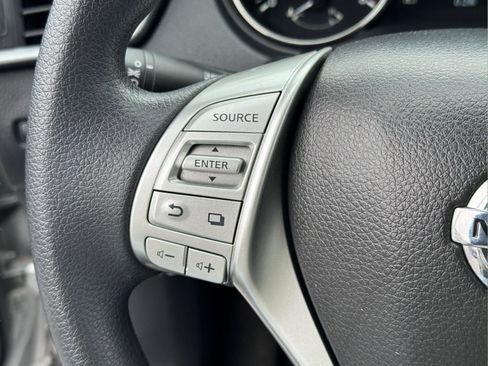 Used 2015 Nissan Rogue SV image 26