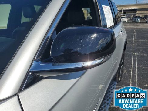 Used 2025 Jeep Grand Cherokee Limited image 23