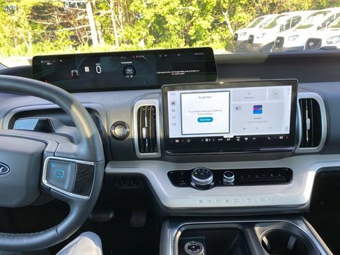 Used 2025 Ford Expedition Max Active AWD/4WD image 13