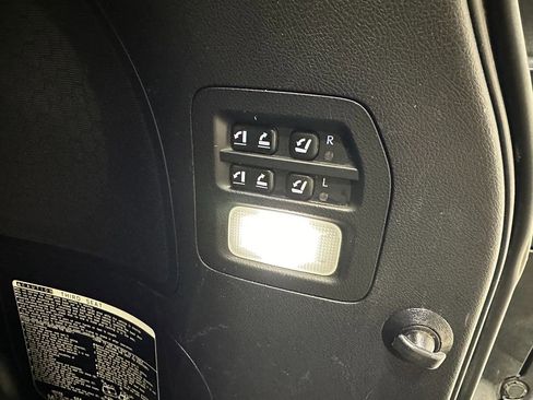 Used 2016 Lexus LX 570 4WD w/ Luxury Package image 9