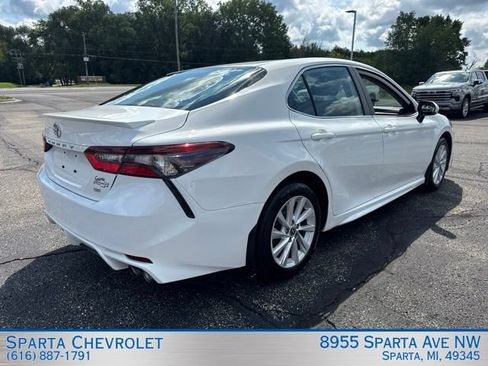 Used 2024 Toyota Camry SE FWD image 3