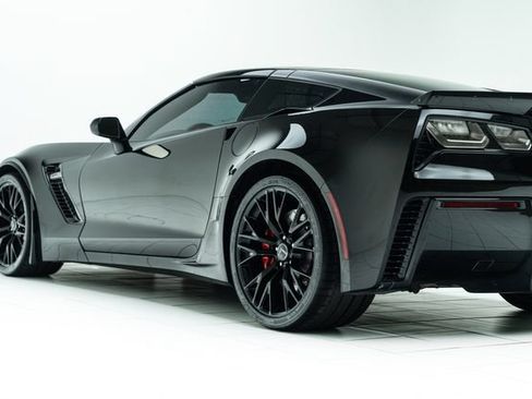 Used 2015 Chevrolet Corvette Z06 w/ 3LZ Preferred Equipment Group RWD image 19