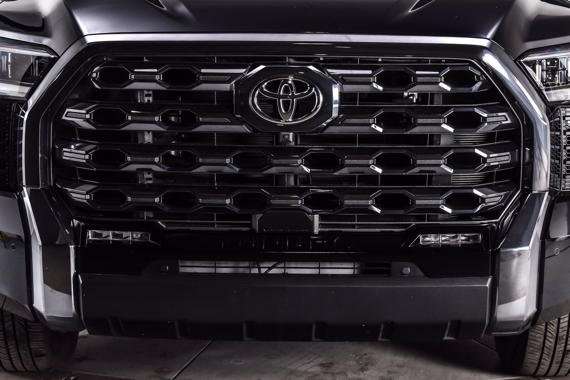 Used 2024 Toyota Tundra Platinum AWD/4WD image 7