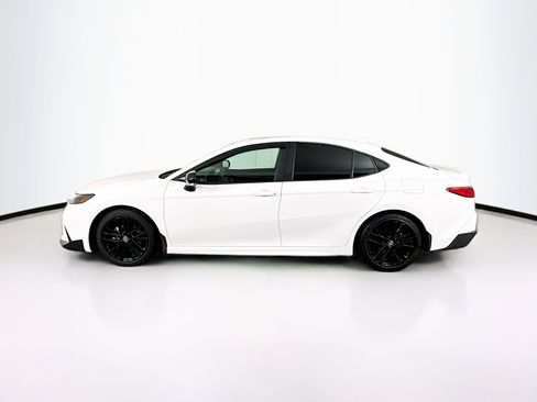 Used 2025 Toyota Camry SE w/ Convenience Package image 4