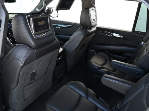 Used 2018 Cadillac Escalade Platinum AWD/4WD image 12
