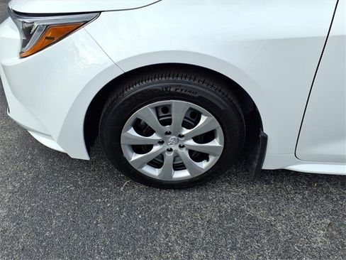 Used 2025 Toyota Corolla LE image 4