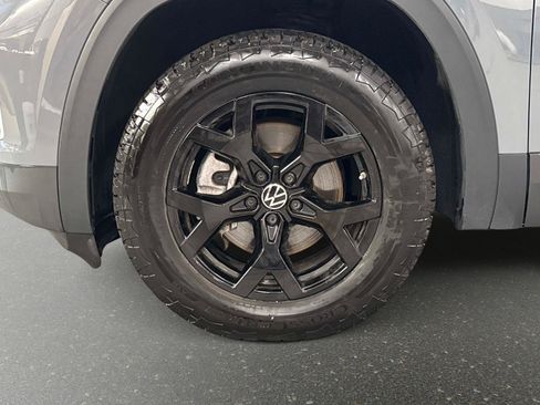 Certified 2025 Volkswagen Atlas Peak Edition SE image 9