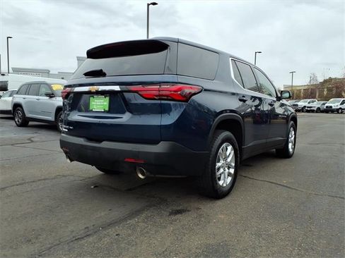 Used 2022 Chevrolet Traverse LS image 3
