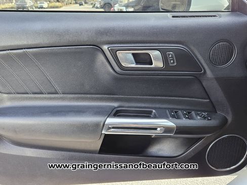 Used 2019 Ford Mustang Premium image 17