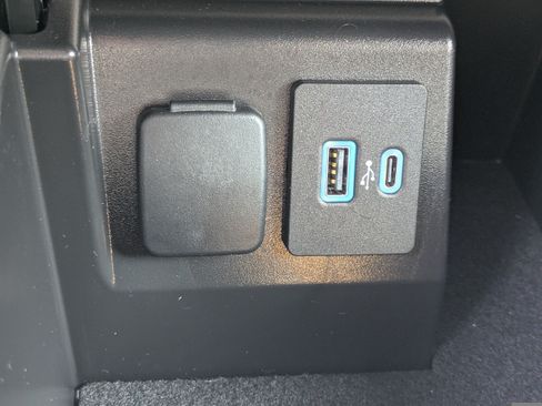 Used 2024 Ford Explorer XLT RWD image 28
