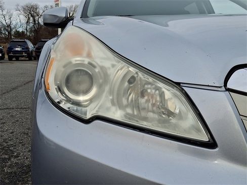 Used 2012 Subaru Outback 2.5i Limited image 9