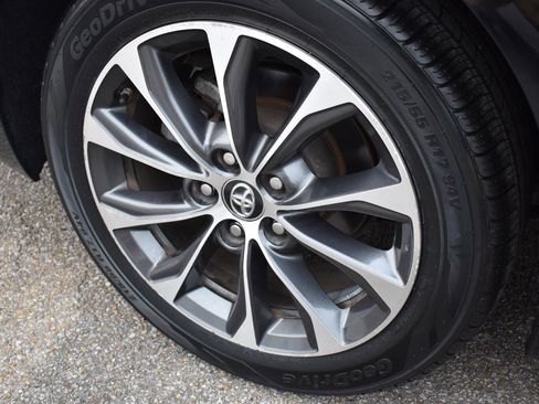 Used 2016 Toyota Avalon Limited image 11