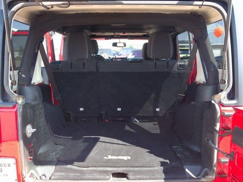 Used 2017 Jeep Wrangler Unlimited Sahara AWD/4WD image 22