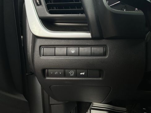 Used 2025 Nissan Rogue SV FWD image 22