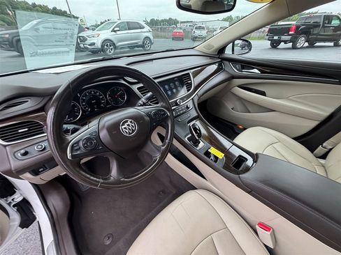 Used 2018 Buick LaCrosse Essence FWD image 11