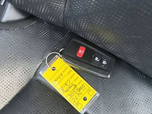 Certified 2019 Toyota C-HR Limited FWD image 33