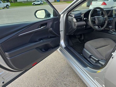Used 2025 Toyota Camry LE FWD image 14