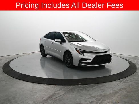 Used 2025 Toyota Corolla SE w/ SE Premium Package FWD image 4