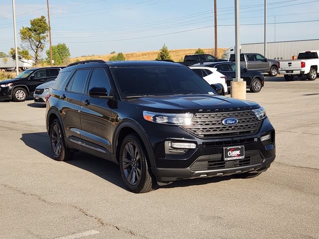 Used 2023 Ford Explorer XLT w/ Equipment Group 202A RWD image 3