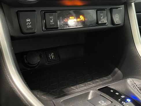 Used 2025 Toyota RAV4 XLE Premium w/ Weather Package AWD/4WD image 28