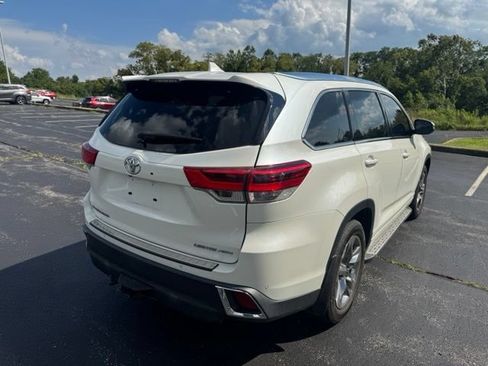 Used 2018 Toyota Highlander Limited Platinum AWD/4WD image 3