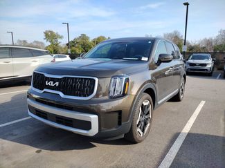 Used 2024 Kia Telluride EX w/ EX Captain's Chair Package video 2