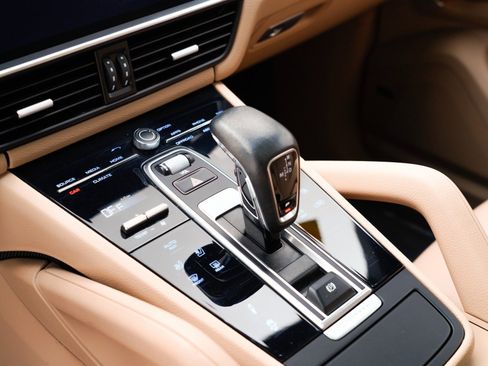 Used 2023 Porsche Cayenne Platinum Edition image 29